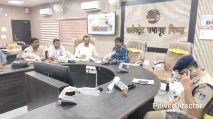 भिंड नगर: भिंड कलेक्टर ने शहरी क्षेत्र के मैरिज गार्डन संचालकों की बैठक ली, आवश्यक निर्देश दिए