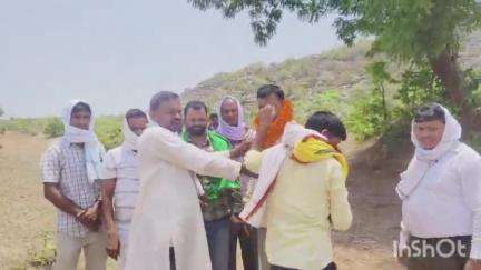 पिपरा: बरदाग गांव के पास सुगरधार नाले पर पक्का चेक डैम निर्माण का शिलान्यास, जिप सदस्य ददन पासवान ने किया