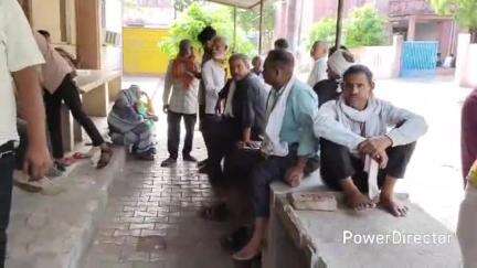 कर्वी: मानिकपुर के सरैया में सर्पदंश से 65 वर्षीय महिला की मौत के मामले में परिजनों की मांग पर दोबारा कराया गया पीएम