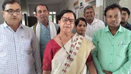 औरैया: दिबियापुर सीएचसी का राज्य महिला आयोग की सदस्य अनीता गुप्ता ने किया निरीक्षण
