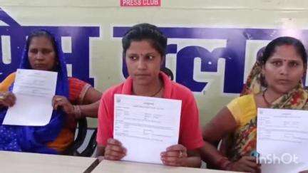गोरखपुर: खजनी थाना क्षेत्र के मउधर मंगल की रहने वाली पूनम यादव ने प्रेस वार्ता कर खजनी थाना प्रभारी पर लगाए गंभीर आरोप