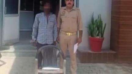 कोल: इंजीनियर कालोनी के पास पुलिस ने अभियुक्त को किया गिरफ्तार, कब्जे से अवैध छुरा किया बरामद