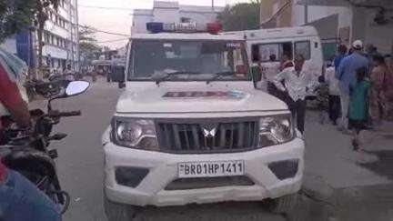 हाजीपुर: हाजीपुर सदर अस्पताल के प्रसव वार्ड में दो मरीजों के परिजन आपस में भिड़े