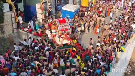 மதுரை தெற்கு: கள்ளழகர் சித்திரை திருவிழா- ராஜா அலங்காரத்தில் மீண்டும் வைகை ஆற்றில் எழுந்தருளிய கள்ளழகர்
