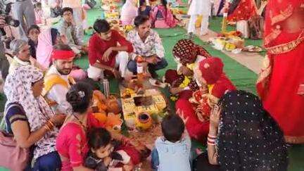 जबेरा: कृषि उपज मंडी प्रांगण में 1400 से अधिक विवाह संपन्न, राज्यमंत्री धर्मेंद्र सिंह लोधी हुए शामिल