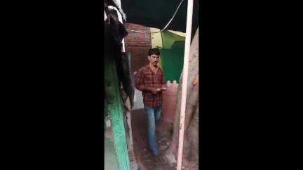 झांसी: भाऊ का बगीचा में एक दबंग व्यक्ति हरा पर्दा डालकर सट्टे का कारोबार चला रहा है, क्षेत्र के लोगों ने कोतवाली में की शिकायत