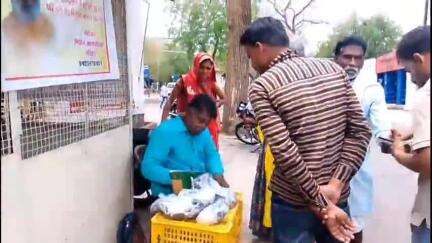 ब्यावरा: राजगढ़ जिला अस्पताल में दीनदयाल भोजन वितरण केंद्र पर मरीजों और परिजनों को निःशुल्क भोजन दिया गया