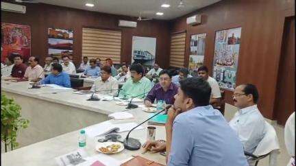 गाज़ीपुर: कलेक्ट्रेट सभागार में टास्क फोर्स की बैठक में डीएम ने शैक्षिक विकास कार्यों में तेजी लाने के लिए संबंधित को दिए निर्देश