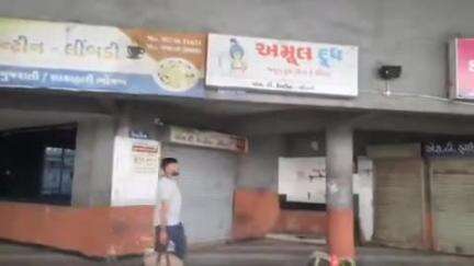 લીંબડી: લીંબડી એસ.ટી ડેપોમાં મુસાફરો ને પીવાના પાણી માટે વલખાં. બે મહિના થી પરબ અને કેન્ટિન બંધ મુસાફરો પરેશાન #Jansamasya