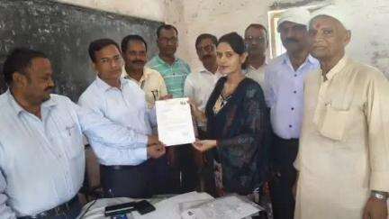 सोनबरसा: सोनबरसा बीईओ ने बीपीएससी शिक्षकों को नियुक्ति पत्र वितरित किए