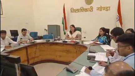 गोंडा: कलेक्ट्रेट सभागार में DM और CDO ने जिला स्तरीय सलाहकार समिति और बैंकर्स की मासिक समीक्षा बैठक की, दिए निर्देश