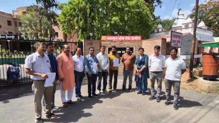 अजमेर: राजस्थान शिक्षक संघ राष्ट्रीय के बैनर तले शिक्षक अपनी मांगों को लेकर पहुंचे आरपीएससी कार्यालय, दिया ज्ञापन
