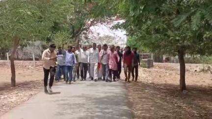 रामनगर नगर परिषद की अतिक्रमण कार्रवाई से नाराज गोमती व्यापारी, थाना चौराहे से सतना कैंप तक रैली निकालकर प्रदर्शन