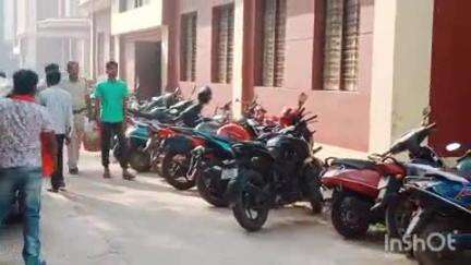 পুরুলিয়া ২: অবৈধ বালি বোঝায় ট্রাক্টর আটক গ্রেপ্তার চালক ঝালদার কুশি গ্রামের অদূরে ধৃতকে আদালতে তোলা হলো