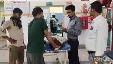 बांदा: चंदपुरा गांव के पास बाइक अनियंत्रित होकर एक घर में घुसी, बाइक सवार युवक गंभीर रूप से घायल