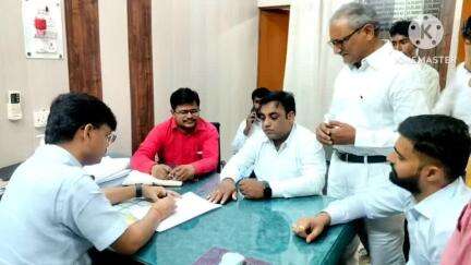 अमेठी: बरसात से पूर्व नालों की सफाई को लेकर SDM ने तहसील कार्यालय पर नगर पंचायत अधिकारियों व कर्मियों के साथ की बैठक