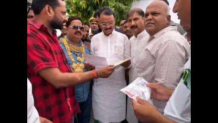 चित्तौड़गढ़: कोटा में ट्रक चालक द्वारा RTO की हत्या करने के मामले में कार्रवाई की मांग को लेकर उपमुख्यमंत्री बैरवा को दिया गया ज्ञापन