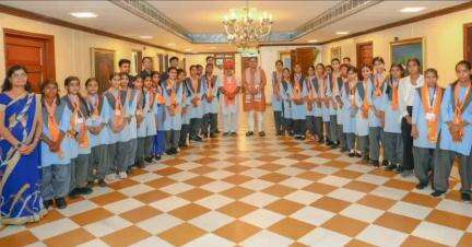 झाडोल: मुख्यमंत्री ने राजकीय विद्यालयों में अध्ययनरत प्रतिभावान बालिकाओं से की मुलाकात