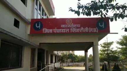 देवसर: ग्राम पंचायत नौडिया, जनपद पंचायत देवसर ने सड़क पर लगे अतिक्रमण हटाने के लिए नोटिस जारी किया