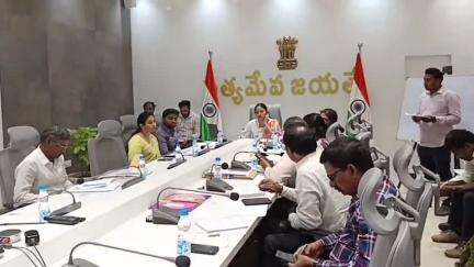 216 జాతీయ రహదారి నిర్మా ణంలో
భూసేకరణ నష్టపరిహారాల చెల్లింపు అంశాల పురోగతిపై సమీక్ష, పాల్గొన్న జేసీ నిషాంతి