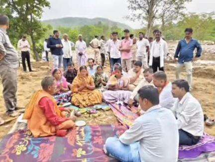 सामरी कुसमी: भूपका व्यपवर्तन सिंचाई परियोजना के निर्माण का भूमिपूजन विधायक पैकरा ने किया
