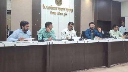 धुळे: जिल्हा परिषद येथे सभागृहात वर्ग ३ कर्मचारी प्रशासकीय विनंती बदली प्रक्रिया सिईओ नरवाडे उपस्थित सुरुवात