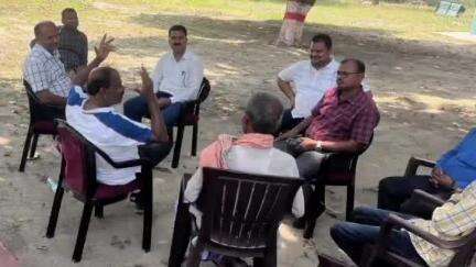 डुमरा: सीतामढ़ी सर्किट हाउस में पूर्व मंत्री से राजद नेताओं की मुलाकात