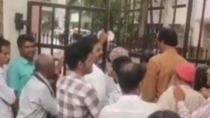 दिव्यांग नागरिकांचे पाच टक्के निधीसाठी महानगरपालिका कार्यालयासमोर करण्यात आले मोठे आंदोलन