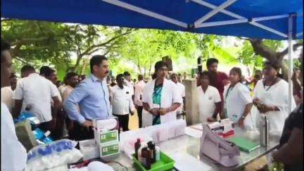 திருவாடனை: பழங்குளம் கிராமத்தில் மக்கள் தொடர்பு திட்ட முகாமில் ஆட்சியர் சரமாரி கேள்வி