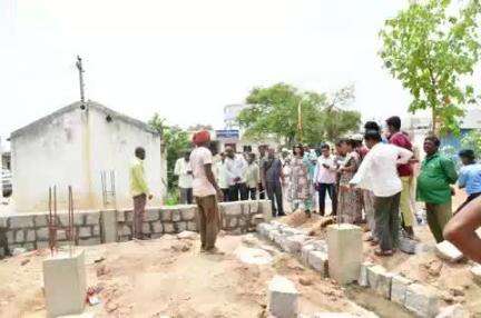 జడ్చర్ల: దేపల్లి గ్రామంలో నిర్మాణం అవుతున్న ఇందిరమ్మ ఇండ్ల ను పరిశీలించిన జిల్లా కలెక్టర్ విజయేంద్రియ బోయ