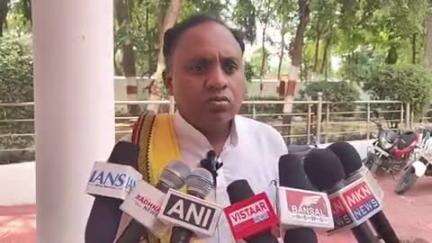 बैकुंठपुर: गोंडवाना गणतंत्र पार्टी के प्रदेश अध्यक्ष संजय कमरों ने कहा, कोयला तस्कर गरीब परिवारों को लालच देकर करवा रहे काम