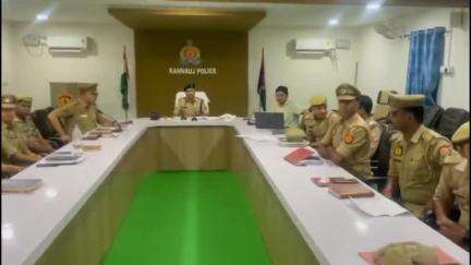 कन्नौज: पुलिस लाइन में यातायात सीओ कुलबीर की अगुवाई में हुई अन्वेषण की बैठक, उप निरीक्षकों को दिया गया प्रशिक्षण