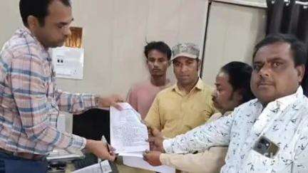 कायमगंज: कायमगंज नगर में बिजली कटौती और सफाई व्यवस्था के संबंध में अखिल भारतीय हिंदू महासभा ने तहसीलदार को सौंपा ज्ञापन
