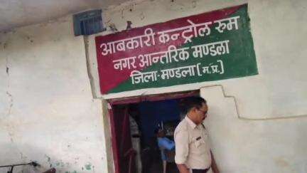 मंडला: नांदिया बहंगा रोड पर संदिग्ध वाहन से देशी-विदेशी शराब बरामद, दो आरोपी गिरफ्तार: नागवंशी