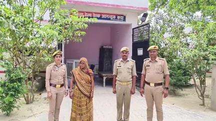 मंझनपुर: साड़ी चोरी की वारदात का खुलासा, करारी बाजार से महिला चोर को गिरफ्तार किया गया, दुकान से की थी साड़ियों की चोरी