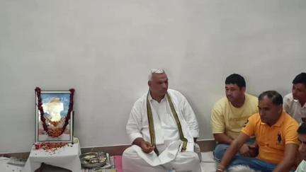 डीग: गृह राज्य मंत्री जवाहर सिंह बेढ़म ने गांव नरायना कटता में स्वर्गीय रेंजर देवेंद्र चौधरी की शोकसभा में लिया भाग