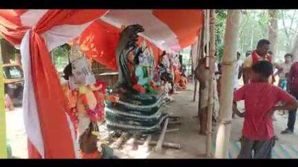 पकड़ी दयाल: चैता पोखरा पर ग्यारह दिवसीय श्री महाकाली एवं महा रूद्र अभिषेकात्मक महायज्ञ बुधवार से शुरू हुआ, ग्रामीणों की उमड़ी भीड़