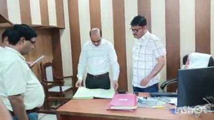 प्रतापगढ़: जिलाधिकारी ने नगर पालिका कार्यालय का निरीक्षण किया, मचा हड़कम्प