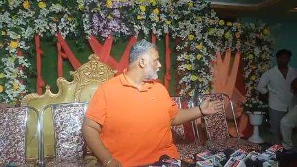 दरभंगा: दरभंगा के मब्बी शीशों रोड स्थित होटल में पूर्णिया के सांसद ने मीडिया को संबोधित किया