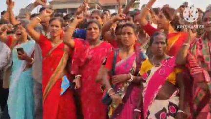 নগাঁও: কলিয়াবৰ সমজিলা কাৰ্য্যালয়ৰ সন্মুখত তীব্ৰ প্ৰতিবাদ,পঞ্চায়ত নিৰ্বাচনত পৰাজিত প্ৰাৰ্থীক জয়লাভ কৰোৱাৰ অভিযোগত প্ৰতিবাদ