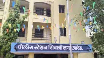 नांदेड: शहरातील नागार्जुना हाॅटेलवर पोलिसांची धाड; ₹ १८ हजार ५२० च्या मुद्देमालासह ६ जुगा-यांना पकडले;  शिवाजीनगर पोलिसात गुन्हा