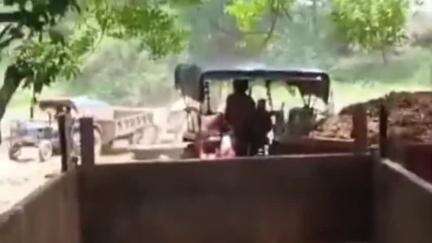 सनहौला: करहरिया गांव में सरकारी पोखर से अवैध मिट्टी खनन, पुलिस ने कार्रवाई का आश्वासन दिया
