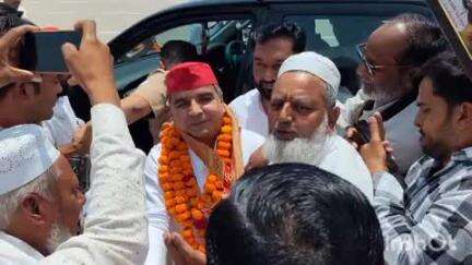 सादाबाद: सादाबाद पहुंचे सांसद धर्मेंद्र यादव का बरौस टोल प्लाजा पर सपाईयों ने किया स्वागत