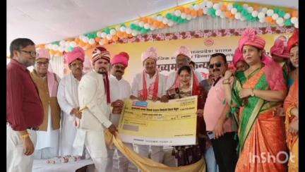 आठनेर: आठनेर जनपद पंचायत अध्यक्ष ने बैतूल में आयोजित मुख्यमंत्री कन्यादान सम्मेलन में सात फेरे लिए, संदेश दिया