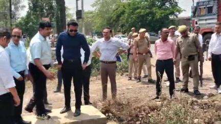 शामली: DM ने औद्योगिक क्षेत्र में 3 किलोमीटर नाले की शिकायतों पर लिया संज्ञान, मौके पर पहुंचकर किया निरीक्षण