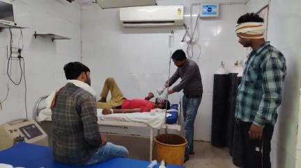 चरखारी: कुआं गांव के एक व्यक्ति ने अज्ञात कारणों से किया जहरीले पदार्थ का सेवन, जिला अस्पताल में कराया गया भर्ती