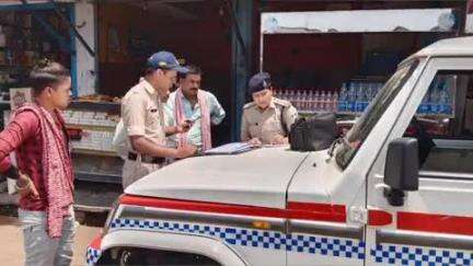 अनूपपुर: भोपाल सड़क हादसे के बाद अनूपपुर में ट्रैफिक पुलिस अलर्ट मोड पर, 29 बसों की जांच, 17 पर कार्रवाई, ₹8500 जुर्माना