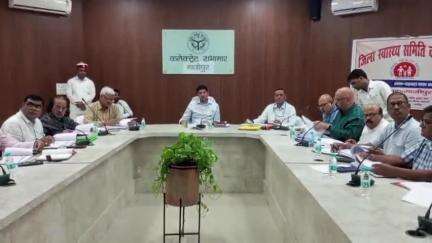 गाज़ीपुर: गाजीपुर कलेक्ट्रेट सभागार में जिलाधिकारी की अध्यक्षता में जिला स्वास्थ्य समिति के शासी निकाय की हुई बैठक
