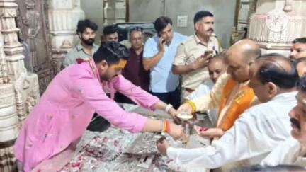 भदेसर: सांसद सीपी जोशी ने मंडफिया स्थित भगवान सांवलिया सेठ के मंदिर में किए दर्शन
