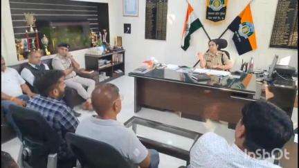 मंडी: पानी भरने को लेकर मंडी में दो महिलाओं के बीच विवाद, 20-30 लोगों ने सेवानिवृत्त कर्मचारी और उनके परिवार को पीटा